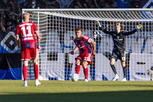 24.08.2026, Fussball, 1. Runde im DFB-Pokal, SC Verl - Hamburger SV. v. l. Nicolai Remberg (Hamburger SV), Torwart Sander Tangvik (Hamburger SV). Verl Sportclub Arena NRW Deutschland xRHR-FOTO DEx *** August 24, 2026, Soccer, 1st Round of the DFB Cup, SC Verl vs. Hamburger SV, Nicolai Remberg (Hamburger SV), Goalkeeper Sander Tangvik (Hamburger SV), Verl Sportclub Arena, NRW, Germany, xRHR PHOTO DEx Copyright: DennisxEwert RHR-FOTOx RHR-FOTO DE