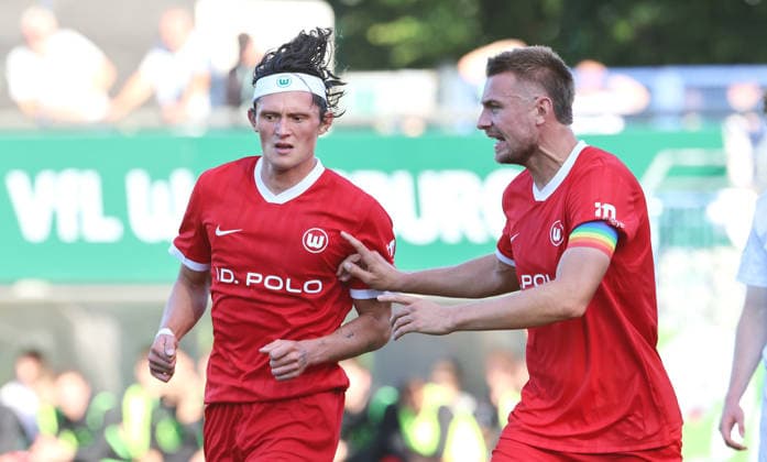re. Hauke Wahl redet mit Fabian Reese Aktion Oberkörper Fußball Fussball DFB Pokal 1. Runde Saison 2026 2027 24.08.2026 VSG Altglienicke vs. VfL Wolfsburg WOB DFL regulations prohibit any use of photographs as image sequences and or quasi-video *** Hauke Wahl talks with Fabian Reese Action Upper Body Sports Soccer DFB Cup 1st Round 2026–2027 Season August 24, 2026 VSG Altglienicke vs. VfL Wolfsburg WOB DFL regulations prohibit any use of photographs as image sequences and or quasi-video