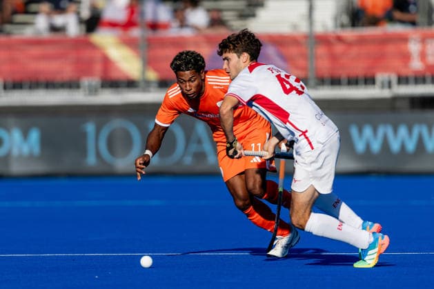 FIH Hockey World Cup: Netherlands v England AMSTELVEEN, NL - AUGUST 24: Terrance Pieters of Netherlands and Ben Fox of England during the FIH Hockey World Cup match between Netherlands and England at Wagener Stadion on August 24, 2026 in Amstelveen, Netherlands. Amstelveen Wagener Stadion Netherlands Content not available for redistribution in The Netherlands directly or indirectly through any third parties. Copyright: xMarcelxvanxPlateringenx