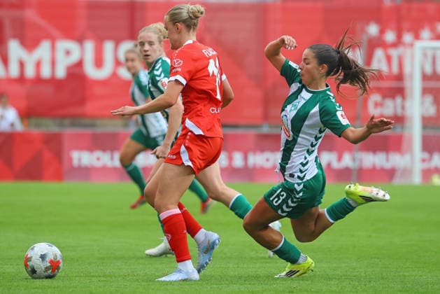 Mainz, Deutschland 24. August 2026: 1. BL Frauen - 2026 2027 - Sp. 1 - 1. FSV Mainz 05 gegen SV Werder Bremen Im Bild: v. li. im Zweikampf Paula Flach (FSV) gegen Luna Vanzeir (SVW). DFL regulations prohibit any use of photographs as image sequences and or quasi-video Bruchwegstadion Rheinland - Pfalz *** Mainz, Germany August 24, 2026 Women’s Bundesliga 2026–2027 Matchday 1: FSV Mainz 05 vs. SV Werder Bremen Pictured, from left, in a tackle: Paula Flach (FSV) vs. Luna Vanzeir (SVW). DFL regulations prohibit any use of photographs as image sequences and or quasi-video at Bruchwegstadion, Rhineland-Palatinate Copyright: xFotostandx xRacochax
