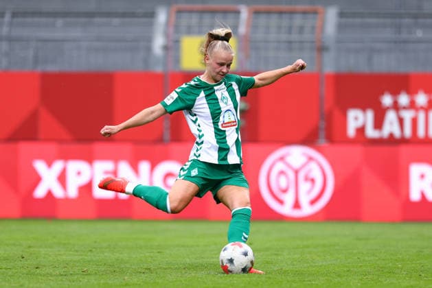 Isabella Jaron (SV Werder Bremen, 11) beim Elfmeter, Strafstoß, Spielszene, Action, Aktion, verschießt, verwandelt nicht, DIE DFB-RICHTLINIEN UNTERSAGEN JEGLICHE NUTZUNG VON FOTOS ALS SEQUENZBILDER UND ODER VIDEOÄHNLICHE FOTOSTRECKEN. DFB REGULATIONS PROHIBIT ANY USE OF PHOTOGRAPHS AS IMAGE SEQUENCES AND OR QUASI-VIDEO., 24.08.2026, Mainz (Deutschland), Fussball, Google Pixel Frauen-Bundesliga, 1. FSV Mainz 05 - SV Werder Bremen *** Isabella Jaron, SV Werder Bremen, age 11, taking a penalty kick, penalty shot, game scene, action, misses, fails to convert, DFB REGULATIONS PROHIBIT ANY USE OF PHOTOGRAPHS AS IMAGE SEQUENCES AND OR VIDEO-LIKE PHOTO SERIES DFB REGULATIONS PROHIBIT ANY USE OF PHOTOGRAPHS AS IMAGE SEQUENCES AND OR QUASI-VIDEO, August 24, 2026, Mainz, Germany, soccer, Google Pixel Women’s Bundesliga, 1 FSV Mainz 05 vs. SV Werder Bremen xobx