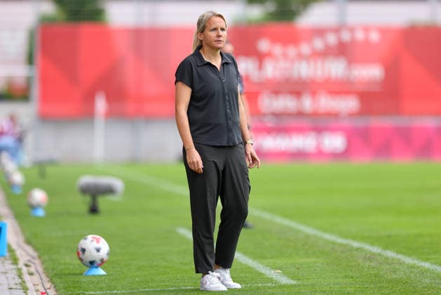 Friederike Kromp (Fritzy Kromp, Trainerin, Cheftrainerin, SV Werder Bremen), DIE DFB-RICHTLINIEN UNTERSAGEN JEGLICHE NUTZUNG VON FOTOS ALS SEQUENZBILDER UND ODER VIDEOÄHNLICHE FOTOSTRECKEN. DFB REGULATIONS PROHIBIT ANY USE OF PHOTOGRAPHS AS IMAGE SEQUENCES AND OR QUASI-VIDEO., 24.08.2026, Mainz (Deutschland), Fussball, Google Pixel Frauen-Bundesliga, 1. FSV Mainz 05 - SV Werder Bremen *** Friederike Kromp Fritzy Kromp, Coach, Head Coach, SV Werder Bremen, DFB REGULATIONS PROHIBIT ANY USE OF PHOTOGRAPHS AS IMAGE SEQUENCES AND OR VIDEO-LIKE PHOTO SERIES DFB REGULATIONS PROHIBIT ANY USE OF PHOTOGRAPHS AS IMAGE SEQUAND OR VIDEO-LIKE PHOTO SEQUENCES, August 24, 2026, Mainz, Germany, Soccer, Google Pixel Women s Bundesliga, 1. FSV Mainz 05 vs. SV Werder Bremen xobx