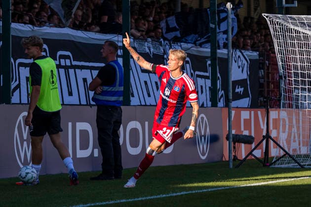 24.08.2026, Fussball, 1. Runde im DFB-Pokal, SC Verl - Hamburger SV. Albert Gronbaek Grönbaek (Hamburger SV) bejubelt das Tor zum 0:1. Verl Sportclub Arena NRW Deutschland xRHR-FOTO DEx *** August 24, 2026, Soccer, 1st Round of the DFB Cup, SC Verl vs. Hamburger SV, Albert Gronbaek Grönbaek, Hamburger SV celebrates the goal that makes the score 0–1, Verl Sportclub Arena, NRW, Germany, xRHR PHOTO DEx Copyright: DennisxEwert RHR-FOTOx RHR-FOTO DE