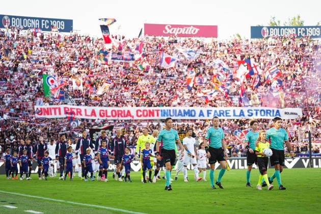Teams enter the soccer turf for the match during the Serie A soccer match between Bologna and Lazio at the Renato Dall™Ara Stadium in Bologna, north Italy - Monday, August 24, 2026 -  Copyright: xMassimoxPaolone LaPressex