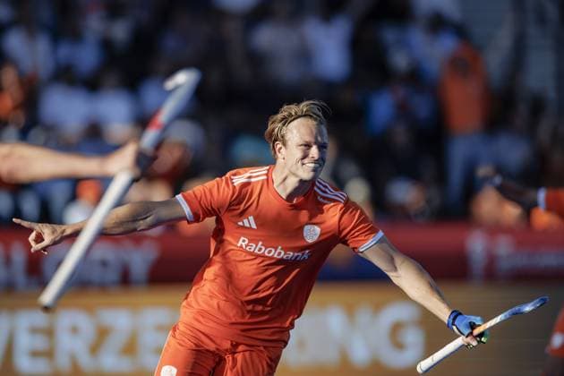 AMSTELVEEN - Jip Janssen of the Netherlands celebrates scoring the 1-1 during the Hockey World Cup match between the Netherlands and England at the Wagener Stadium. KOEN VAN WEEL ANP xVIxANPxSportx xxANPxIVx 566203016 originalFilename: 566203016.jpg