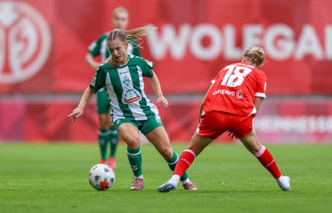 GER, Mainz, FSV Mainz 05 vs Werder Bremen, Google Pixel Frauen Bundesliga, Fussball, DFB, Spielzeit 2026 2027, Bruchwegstadion, 1. Spieltag im Bild v.l.: Michelle Weiß (SV Werder Bremen Frauen 15), Paula Flach (Mainz 05 Frauen 18) DFB DFL REGULATIONS PROHIBIT ANY USE OF PHOTOGRAPHS AS IMAGE SEQUENCES AND OR QUASI-VIDEO, 24.08.2026 *** GER, Mainz, FSV Mainz 05 vs. Werder Bremen, Google Pixel Women s Bundesliga, Soccer, DFB, 2026–2027 Season, Bruchwegstadion, Matchday 1 in pictures (from left): Michelle Weiß, SV Werder Bremen Women s Team 15, Paula Flach, Mainz 05 Women’s Team, age 18. DFB and DFL regulations prohibit any use of photographs as image sequences and or quasi-video. August 24, 2026 Copyright: HMBxMedia HendrikxHamelau