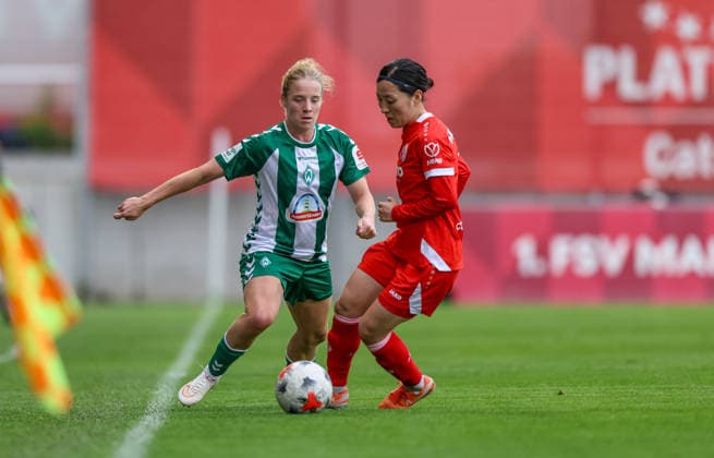 GER, Mainz, FSV Mainz 05 vs Werder Bremen, Google Pixel Frauen Bundesliga, Fussball, DFB, Spielzeit 2026 2027, Bruchwegstadion, 1. Spieltag im Bild v.l.: Elena Dhont (SV Werder Bremen Frauen 31), Akari Kurishima (Mainz 05 Frauen 6) DFB DFL REGULATIONS PROHIBIT ANY USE OF PHOTOGRAPHS AS IMAGE SEQUENCES AND OR QUASI-VIDEO, 24.08.2026 *** GER, Mainz, FSV Mainz 05 vs. Werder Bremen, Google Pixel Women s Bundesliga, Soccer, DFB, 2026–2027 Season, Bruchwegstadion, Matchday 1 in Photos (from left): Elena Dhont, SV Werder Bremen Women s Team, 31, Akari Kurishima, Mainz 05 Women, 6. DFB and DFL regulations prohibit any use of photographs as image sequences and or quasi-video. August 24, 2026 Copyright: HMBxMedia HendrikxHamelau