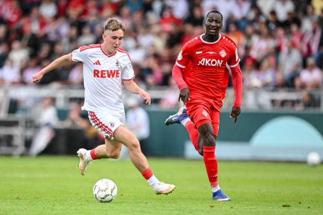 Isak Johannesson (1.FC Koeln) und Tarsis Bonga (FC Wuerzburger Kickers) im Zweikampf waehrend des DFB-Pokal 1 Runde Spiels zwichen Wuerzburger Kickers v 1.FC Koeln, AKON ARENA am 24. August 2026 in Wuerzburg, Deutschland. (Foto von Harry Langer DeFodi Images) +++ Isak Johannesson (1.FC Koeln) und Tarsis Bonga (FC Wuerzburger Kickers) battle for the ball during the DFB-Pokal 1 Runde match between Wuerzburger Kickers v 1.FC Koeln at AKON ARENA on August 24, 2026 in Wuerzburg, Germany. (Photo by Harry Langer DeFodi Images) (Photo by Harry Langer DeFodi Images) DFB DFL REGULATIONS PROHIBIT ANY USE OF PHOTOGRAPHS AS IMAGE SEQUENCES AND OR QUASI-VIDEO. - *** Isak Johannesson of 1. FC Köln and Tarsis Bonga of FC Würzburger Kickers go head-to-head during the DFB Cup first-round match between FC Würzburger Kickers and 1. FC Köln, AKON ARENA on August 24, 2026, in Würzburg, Germany. Photo by Harry Langer, DeFodi Images. Isak Johannesson of 1. FC Köln and Tarsis Bonga of FC Würzburger Kickers battle for the ball during the DFB Cup first-round match between FC Würzburger Kickers and 1. FC Köln at AKON ARENA on August 24, 2026 in Würzburg, Germany Photo by Harry Langer DeFodi Images Photo by Harry Langer DeFodi Images DFB and DFL regulations prohibit any use of photographs as image sequences and or quasi-video