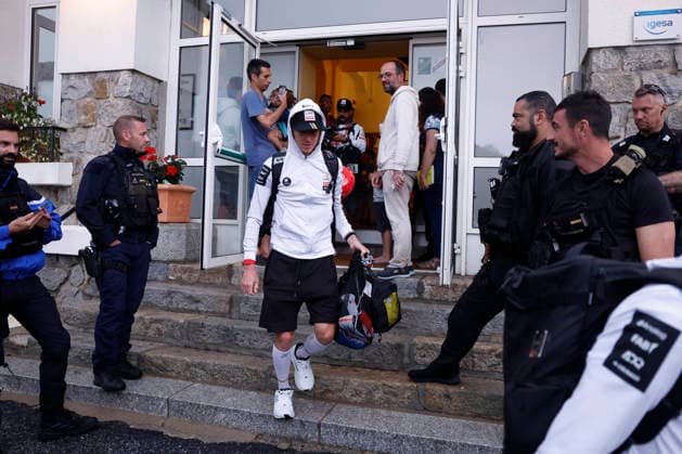 Slovene rider Tadej Pogacar (UAE Emirates) leaves the hotel located at 15 kilometers from the finish line where the peloton found shelter from a hailstorm that provoked the cancellation of the third stage of La Vuelta a Espana cycling tour, a 166,7 km journey from Gruissan to Font- Romeu (both in France), 24 August 2026. La Vuelta a Espana cycling tour - Stage 3 !ACHTUNG: NUR REDAKTIONELLE NUTZUNG!  Copyright: xJavierxLizónx GRAF4083 20260824-55021216445_1
