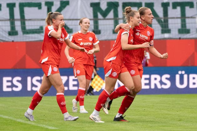 24.08.2026, xhfmx, Fussball Google Pixel Frauen Bundesliga, 1. FSV Mainz 05 - SV Werder Bremen Die Frauen von Mainz 05 bejubeln das 1:2 durch Saskia Matheis (1. FSV Mainz 05, 19). Tor, Goal, Jubel, Celebration Mainz *** August 24, 2026, xhfmx, Soccer Google Pixel Women s Bundesliga, 1 FSV Mainz 05 vs. SV Werder Bremen The Mainz 05 women celebrate the 1–2 victory thanks to Saskia Matheis 1 FSV Mainz 05, 19 Goal, Celebration Mainz