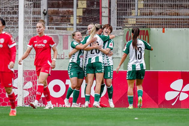 Deutschland: Fussball Saison 2026 2027 , Google Pixel Frauen-Bundesliga , 1. FSV Mainz 05 Frauen vs. SV Werder Bremen Frauen - Bruchwegstadion (Mainz) : Mannschaft und Mei Shimada (SV Werder Bremen Frauen, 8) jubelt zum 0:1 Führungstreffer, Tor, Torjubel, Jubel, Freude, Emotionen Mainz Bruchwegstadion Deutschland Germany *** Germany Soccer Season 2026–2027, Google Pixel Women s Bundesliga, 1 FSV Mainz 05 Women vs. SV Werder Bremen Women at Bruchwegstadion in Mainz—Team and Mei Shimada of SV Werder Bremen Women, 8 celebrating the 0–1 lead, goal, goal celebration, cheering, joy, emotions, Mainz, Bruchwegstadion, Germany Copyright: xBennetxLongx