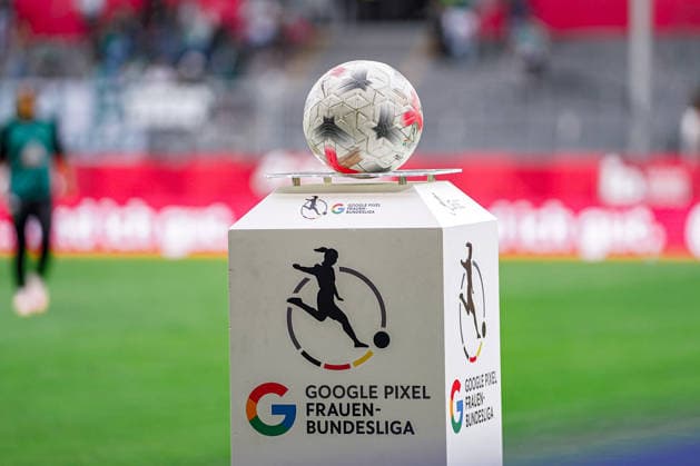 Deutschland: Fussball Saison 2026 2027 , Google Pixel Frauen-Bundesliga , 1. FSV Mainz 05 Frauen vs. SV Werder Bremen Frauen - Bruchwegstadion (Mainz) : Ball, Rasen, Spielball Mainz Bruchwegstadion Deutschland Germany *** Germany Soccer Season 2026–2027, Google Pixel Women s Bundesliga, 1 FSV Mainz 05 Women vs. SV Werder Bremen Women, Bruchwegstadion, Mainz, Ball, Turf, Match Ball, Mainz Bruchwegstadion, Germany Copyright: xBennetxLongx