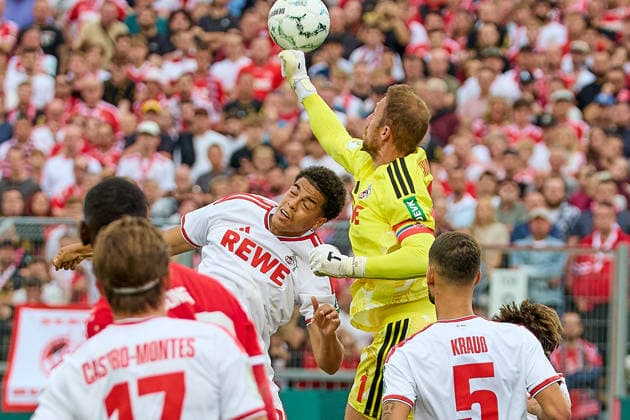 Faustabwehr Marvin Schwaebe (1. FC Koeln, 01) vor Jahmai Simpson-Pusey (1. FC Koeln, 22) GER, Wuerzburger Kickers vs. 1. FC Koeln, Fussball, Herren, DFB-Pokal, 1. Runde, Spielzeit 2026 2027, 24.08.2026 DFL, DFB regulations prohibit any use of photographs as image sequences and or quasi-video GER, Wuerzburger Kickers vs. 1. FC Koeln, Fussball, Herren, DFB-Pokal, 1. Runde, Spielzeit 2026 2027, 24.08.2026 Wuerzburg *** Marvin Schwaebe (1 FC Köln) blocks a shot with his fist, 01, in front of Jahmai Simpson Pusey (1 FC Köln), 22, GER, Würzburger Kickers vs. 1 FC Köln, Soccer, Men s, DFB Cup, 1st Round, 2026–2027 Season, August 24, 2026 DFL, DFB regulations prohibit any use of photographs as image sequences and or quasi-video GER, Würzburger Kickers vs. 1. FC Köln, Soccer, Men s, DFB Cup, 1st Round, 2026–2027 season, August 24, 2026, Würzburg Copyright: xEibner-Pressefotox EP_ODS