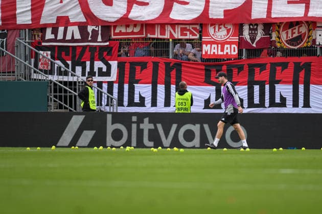 Fußball, DFB-Pokal, 20260824, FC Würzburger Kickers - 1. FC Köln. Im Bild Tennisbälle. Würzburg AKON-Arena Bayern Deutschland *** Soccer, DFB Cup, 20260824, FC Würzburger Kickers vs. 1. FC Köln. Pictured: tennis balls at the AKON Arena in Würzburg, Bavaria, Germany Copyright: Passion2Press MarkusxFischerx