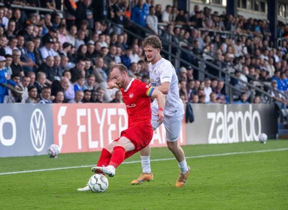 Fußball, Herren, Saison 2026 2027, DFB-Pokal (1. Runde), VSG Altglienicke - VfL Wolfsburg, v. l. Maximilian Arnold (Wolfsburg), Jonas Hartl (VSG Altglienicke), 24.08.2026, *** Soccer, Men s, 2026–2027 Season, DFB Cup First Round, VSG Altglienicke vs. VfL Wolfsburg, from left: Maximilian Arnold (Wolfsburg), Jonas Hartl (VSG Altglienicke), August 24, 2026, Copyright: xMatthiasxKochx