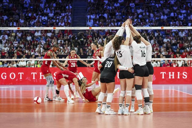 Turkiye v Hungary - CEV EuroVolley 2026 ISTANBUL, TURKIYE - AUGUST 24: Players of Hungary celebrate after a point during the CEV EuroVolley 2026 Women Group A match between Turkiye and Hungary at Sinan Erdem Sports Hall, on August 24, 2026 in Istanbul, Turkiye. Agit Erdi Ulukaya Anadolu Istanbul Turkey. Editorial use only. Please get in touch for any other usage.  Copyright: x2026xAnadoluxAgitxErdixUlukayax