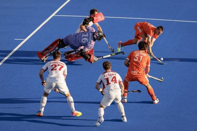 AMSTELVEEN - Liam Sanford of England, England goalkeeper James Mazarelo, James Albery of England, Jorrit Croon of the Netherlands and Duco Telgenkamp of the Netherlands during the match at the Hockey World Cup between the Netherlands and England at the Wagener Stadium. KOEN VAN WEEL ANP xVIxANPxSportx xxANPxIVx 566204290 originalFilename: 566204290.jpg