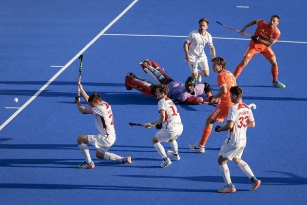 AMSTELVEEN - Liam Sanford of England, James Albery of England, goalkeeper James Mazarelo of England, Zachary Wallace of England, Jorrit Croon of the Netherlands, Duco Telgenkamp of the Netherlands and Samuel Hooper of England during the match at the Hockey World Cup between the Netherlands and England at the Wagener Stadium. KOEN VAN WEEL ANP xVIxANPxSportx xxANPxIVx 566204322 originalFilename: 566204322.jpg