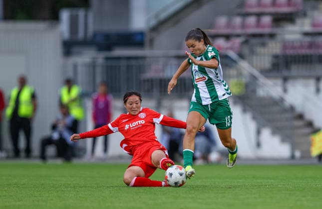 GER, Mainz, FSV Mainz 05 vs Werder Bremen, Google Pixel Frauen Bundesliga, Fussball, DFB, Spielzeit 2026 2027, Bruchwegstadion, 1. Spieltag im Bild v.l.: Akari Kurishima (Mainz 05 Frauen 6), Luna Vanzeir (SV Werder Bremen Frauen 13) DFB DFL REGULATIONS PROHIBIT ANY USE OF PHOTOGRAPHS AS IMAGE SEQUENCES AND OR QUASI-VIDEO, 24.08.2026 *** GER, Mainz, FSV Mainz 05 vs. Werder Bremen, Google Pixel Women s Bundesliga, Soccer, DFB, 2026–2027 Season, Bruchwegstadion, Matchday 1 in pictures (from left): Akari Kurishima, Mainz 05 Women s Team 6, Luna Vanzeir, SV Werder Bremen Women 13. DFB and DFL regulations prohibit any use of photographs as image sequences and or quasi-video. August 24, 2026 Copyright: HMBxMedia HendrikxHamelau
