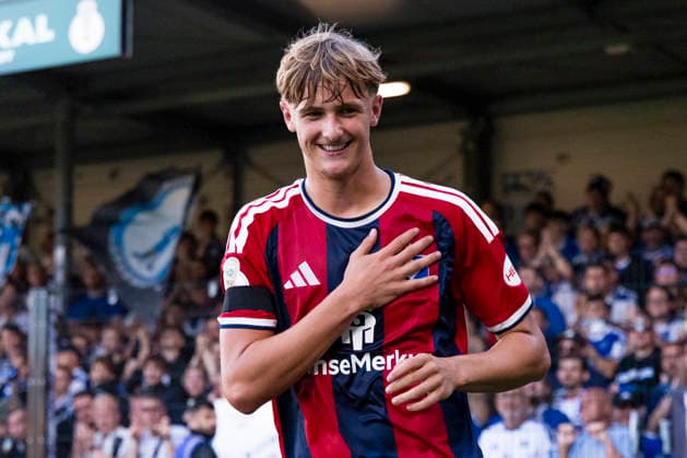 24.08.2026, Fussball, 1. Runde im DFB-Pokal, SC Verl - Hamburger SV. Louis Lemke (Hamburger SV) wird bei seiner Auswechslung gefeiert. Verl Sportclub Arena NRW Deutschland xRHR-FOTO DEx *** August 24, 2026, Soccer, 1st Round of the DFB Cup, SC Verl vs. Hamburger SV; Louis Lemke of Hamburger SV is celebrated as he is substituted out; Verl Sportclub Arena, NRW, Germany; xRHR PHOTO DEx Copyright: DennisxEwert RHR-FOTOx RHR-FOTO DE