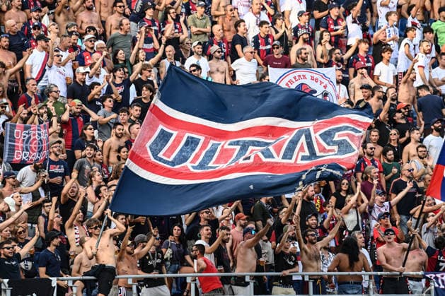 IPA87769036 - Bologna FC Ultras supporters during the Bologna FC vs. SS Lazio Italian Serie A soccer match in Bologna, Italy, on August 24, 2026  Copyright: xGianlucaxRicci IPAxSportx xx 87769036