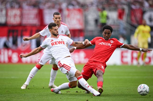 Fussball DFB Pokal 1. Runde Saison 2026 2027 24.08.2026 FC Wuerzburger Kickers - 1. FC Koeln David Kinsombi (re, Kickers) gegen Tom Krauss (li, 1. FC Koeln) und Said El Mala (Mitte hinten, 1. FC Koeln) *** Soccer, DFB Cup, 1st Round, 2026–2027 Season, August 24, 2026: FC Würzburger Kickers vs. 1. FC Köln—David Kinsombi (right, Kickers) against Tom Krauss (left, 1. FC Köln) and Said El Mala (center back), 1. FC Cologne