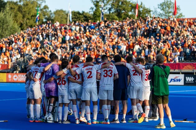 FIH Hockey World Cup: Netherlands v England AMSTELVEEN, NL - AUGUST 24: Team england during the FIH Hockey World Cup match between Netherlands and England at Wagener Stadion on August 24, 2026 in Amstelveen, Netherlands. Amstelveen Wagener Stadion Netherlands Content not available for redistribution in The Netherlands directly or indirectly through any third parties. Copyright: xMarcelxvanxPlateringenx
