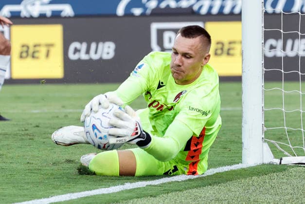August 24, 2026, Bologna, ITALY: Bologna s goalkeeper Lukas Skorupski in action during the Italian Serie A soccer match Bologna FC vs SS Lazio at Renato Dall Ara stadium in Bologna, Italy, 24 August 2026. ANSA ELISABETTA BARACCHI. Soccer: Serie A ; Bologna-Lazio  - ZUMAa110 20260824_zaf_a110_030 Copyright: xElisabettaxBaracchix