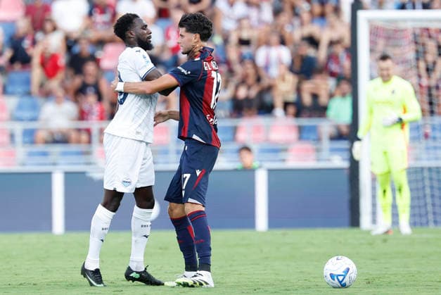August 24, 2026, Bologna, ITALY: Lazio s Boulaye Dia (L) argues with Bologna s Oussama El Azzouzi during the Italian Serie A soccer match Bologna FC vs SS Lazio at Renato Dall Ara stadium in Bologna, Italy, 24 August 2026. ANSA ELISABETTA BARACCHI. Soccer: Serie A ; Bologna-Lazio  - ZUMAa110 20260824_zaf_a110_032 Copyright: xElisabettaxBaracchix