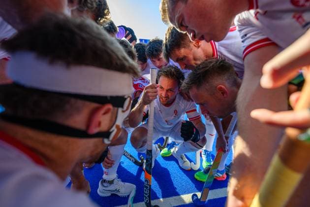 AMSTELVEEN, 24-08-2026, Wagener Stadion, FIH Hockey World Cup 2026 Men, 2026. Zachary Wallace talking to the team before the game Netherlands - England (men). Netherlands - England (men)  x206024373x Copyright: