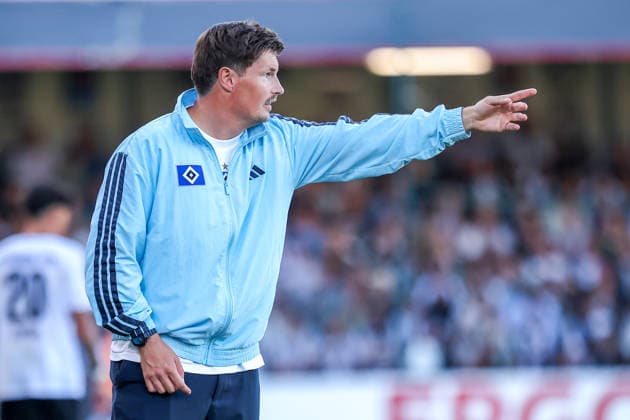 2026.08.24, xkwix, Fußball, DFB-Pokal, SC Verl - Hamburger SV, SPORTCLUB Arena, 1.Runde, Saison 2026 2027: Merlin Polzin (Hamburger SV Trainer) gestikulierend am Seitenrand DFB regulations prohibit any use of photographs as image sequences and or quasi-video. Photo: xKamilxWilkowskixPressefotoKochx Nordrhein-Westfalen Deutschland *** August 24, 2026, xkwix, Soccer, DFB Cup, SC Verl vs. Hamburger SV, SPORTCLUB Arena, Round 1, 2026–2027 season; Merlin Polzin, Hamburger SV coach, gesturing on the sideline. DFB regulations prohibit any use of photographs as image sequences and or quasi-video. Photo: xKamilxWilkowskixPressefotoKochx; North Rhine-Westphalia, Germany