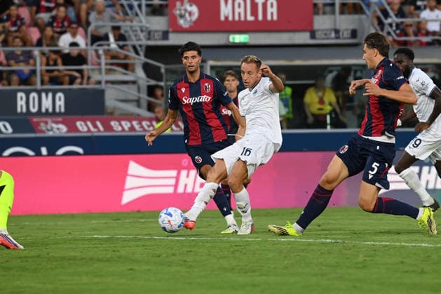 IPA87769462 - Davide Frattesi (SS Lazio) scores a goal during the Bologna FC vs. SS Lazio Italian Serie A soccer match in Bologna, Italy, on August 24, 2026  Copyright: xGianlucaxRicci IPAxSportx xx 87769462