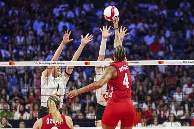 Turkiye v Hungary - CEV EuroVolley 2026 ISTANBUL, TURKIYE - AUGUST 24: Melissa Vargas (4) of Turkiye in action against Aliz Kump (1) of Hungary during the CEV EuroVolley 2026 Women Group A match between Turkiye and Hungary at Sinan Erdem Sports Hall, on August 24, 2026 in Istanbul, Turkiye. Agit Erdi Ulukaya Anadolu Istanbul Turkey. Editorial use only. Please get in touch for any other usage.  Copyright: x2026xAnadoluxAgitxErdixUlukayax