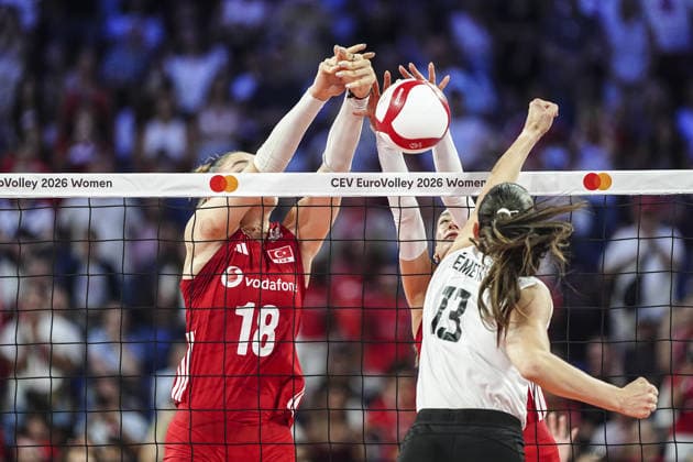 Turkiye v Hungary - CEV EuroVolley 2026 ISTANBUL, TURKIYE - AUGUST 24: Zehra Gunes (18) of Turkiye in action against Anett Nemeth (13) of Hungary during the CEV EuroVolley 2026 Women Group A match between Turkiye and Hungary at Sinan Erdem Sports Hall, on August 24, 2026 in Istanbul, Turkiye. Agit Erdi Ulukaya Anadolu Istanbul Turkey. Editorial use only. Please get in touch for any other usage.  Copyright: x2026xAnadoluxAgitxErdixUlukayax