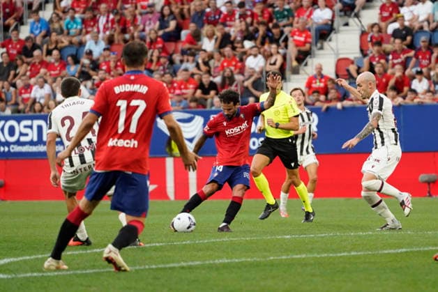 RubÃ n Garcia of CA Osasuna seen during LaLiga EA Sports game between teams of Osasuna CA and Levante UD (Mickael Ducint Ball Raw Images) Pamplona Estadio El Sadar Spain Copyright: xMickaelxDucintx mickaelducint_RealSociedad_ValenciaCF232