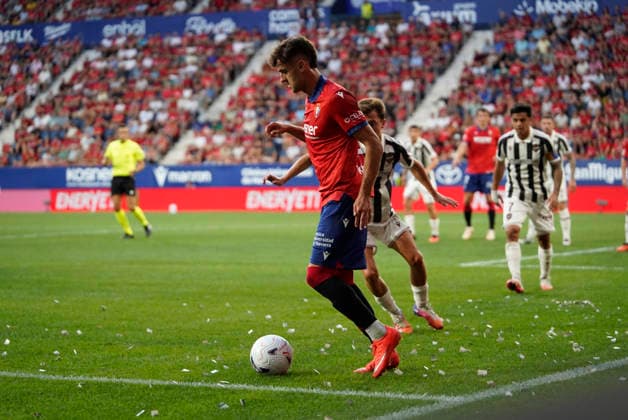 Aimar Oroz of CA Osasuna seen during LaLiga EA Sports game between teams of Osasuna CA and Levante UD (Mickael Ducint Ball Raw Images) Pamplona Estadio El Sadar Spain Copyright: xMickaelxDucintx mickaelducint_RealSociedad_ValenciaCF241