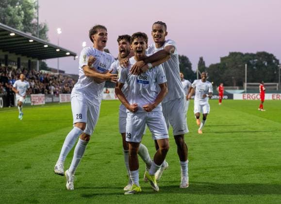 Fußball, Herren, Saison 2026 2027, DFB-Pokal (1. Runde), VSG Altglienicke - VfL Wolfsburg, Mehmet Ibrahimi (2. v. r., VSG Altglienicke), Jubel nach Tor zum 3:2, 24.08.2026, *** Soccer, Men s, 2026–2027 Season, DFB Cup, First Round, VSG Altglienicke vs. VfL Wolfsburg, Mehmet Ibrahimi (2nd from right), VSG Altglienicke, celebrating after scoring the goal to make it 3–2, August 24, 2026, Copyright: xMatthiasxKochx