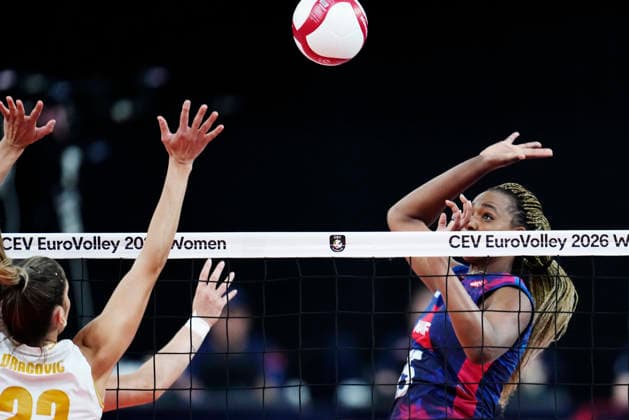 France s Amandha Marine Sylves and Halimatou Bah during the women s EuroVolley 2026 European Championship, EM, Europameisterschaft pool D match between Montenegro and France at Scandinavium arena in Gothenburg, Sweden, on Aug. 24, 2026. GÖTEBORG SWEDEN x9200x *** France s Amandha Marine Sylves and Halimatou Bah during the Women s EuroVolley 2026 European Championship Pool D match between Montenegro and France at the Scandinavium Arena in Gothenburg, Sweden, on Aug. 24, 2026 GOTHENBURG SWEDEN x9200x  Copyright: xBjörnxLarssonxRosvall TTx EUROPEAN VOLLEYBALL CHAMPIONSHIP MONTENEGRO - FRANCE
