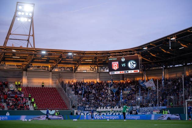 24.08.2026, Fussball, Saison 2026 2027, DFB-Pokal, Hallescher FC - FC Schalke 04, Fans FC Schalke 04, xRHR-FOTO YYx *** August 24, 2026, Soccer, 2026–2027 Season, DFB Cup, Hallescher FC vs. FC Schalke 04, FC Schalke 04 Fans, xRHR PHOTO YYx Copyright: KROEGER RHR-FOTOx RHR-FOTO YY