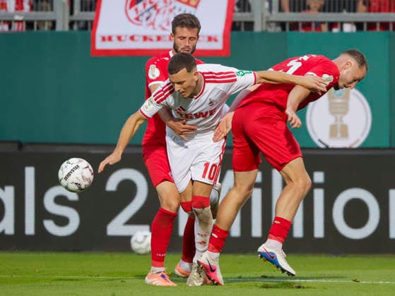 Im Bild: v.li. Daniel Haegele (FC Wuerzburger Kickers, 22), Said El Mala (1. FC Koeln, 10) am Ball und Leo Eberle (FC Wuerzburger Kickers, 5) 24.08.2026, FC Wuerzburger Kickers - 1. FC Koeln, DFB-Pokal, 1. Runde, Deutschland, Wuerzburg, AKON-Arena, DFL REGULATIONS PROHIBIT ANY USE OF PHOTOGRAPHS AS IMAGE SEQUENCES AND OR QUASI-VIDEO. *** In the photo, from left: Daniel Haegele (FC Würzburger Kickers, 22), Said El Mala (1. FC Köln, 10) with the ball, and Leo Eberle (FC Würzburger Kickers, 5) on August 24, 2026, FC Würzburg Kickers vs. 1. FC Köln, DFB Cup, 1st Round, Germany, Würzburg, AKON Arena. DFL regulations prohibit any use of photographs as image sequences and or quasi-video. Copyright: HMBxMedia xJulienxBecker