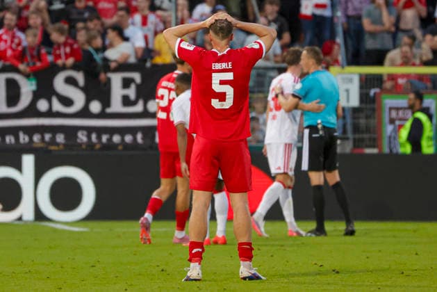 Im Bild: Enttaeuschung nach der Niederlage bei Leo Eberle (FC Wuerzburger Kickers, 5) 24.08.2026, FC Wuerzburger Kickers - 1. FC Koeln, DFB-Pokal, 1. Runde, Deutschland, Wuerzburg, AKON-Arena, DFL REGULATIONS PROHIBIT ANY USE OF PHOTOGRAPHS AS IMAGE SEQUENCES AND OR QUASI-VIDEO. *** Pictured: Disappointment following the loss to Leo Eberle FC Würzburger Kickers, August 24, 2026, FC Würzburg Kickers 1 FC Cologne, DFB Cup, First Round, Germany, Würzburg, AKON Arena, DFL regulations prohibit any use of photographs as image sequences and or quasi-video Copyright: HMBxMedia xJulienxBecker