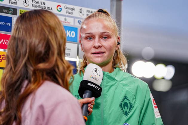 Deutschland: Fussball Saison 2026 2027 , Google Pixel Frauen-Bundesliga , 1. FSV Mainz 05 Frauen vs. SV Werder Bremen Frauen - Bruchwegstadion (Mainz) : Juliane Wirtz (SV Werder Bremen Frauen, 28) Interview, Gespräch, Portraitfoto, Portrait, Einzelaufnahme, Porträt, Mimik, Gesichtsausdruck Mainz Bruchwegstadion Deutschland Germany *** Germany Soccer Season 2026–2027, Google Pixel Women s Bundesliga, 1 FSV Mainz 05 Women vs. SV Werder Bremen Women, Bruchwegstadion, Mainz; Juliane Wirtz, SV Werder Bremen Women; 28; Interview; Conversation; Portrait photo; Portrait; Individual shot; Facial expressions; Mainz; Bruchwegstadion; Germany Copyright: xBennetxLongx