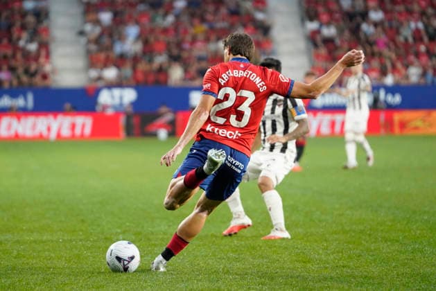Abel Bretones of CA Osasuna seen during LaLiga EA Sports game between teams of Osasuna CA and Levante UD (Mickael Ducint Ball Raw Images) Pamplona Estadio El Sadar Spain Copyright: xMickaelxDucintx mickaelducint_Osasuna_Levante246