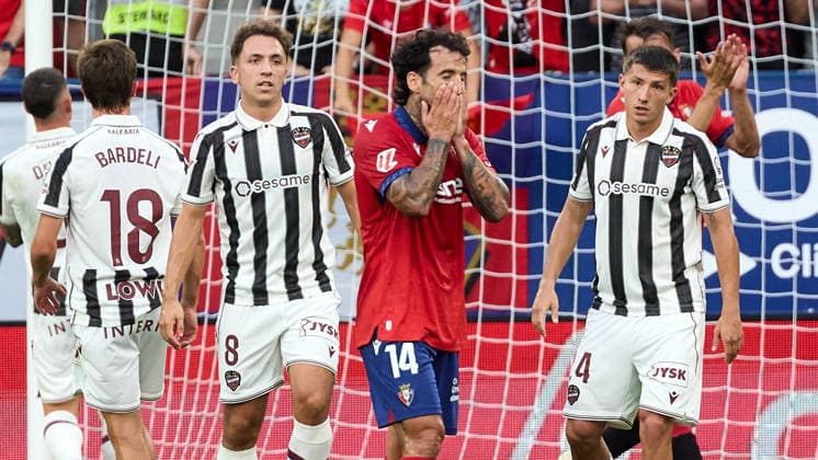 LaLiga EASports: CA Osasuna vs Levante UD Jon Ander Olasagasti of Levante UD, Ruben Garcia of Osasuna and Thiago of Levante UD during match LaLiga EASports between CA Osasuna and Levante UD played at El Sadar stadium in Pamplona (Spain) on Aug 24 2026 *** LaLiga EASports CA Osasuna vs. Levante UD: Jon Ander Olasagasti of Levante UD, Ruben Garcia of Osasuna and Thiago of Levante UD during the EA Sports LaLiga match between CA Osasuna and Levante UD played at El Sadar Stadium in Pamplona, Spain, on Aug. 24, 2026 Copyright: xInigoxAlzugarayx xAgenciaxLOFx