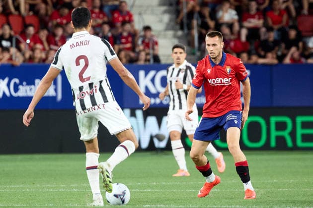 Spanish Liga EA Sports: CA Osasuna vs Levante UD, Pamplona, Spain Aissa Mandi of Levante UD and Jonathan Dubasin of Osasuna during match LaLiga EA Sports between CA Osasuna and Levante UD played at El Sadar stadium in Pamplona (Spain) on Aug 24 2026 *** Spanish LaLiga EA Sports: CA Osasuna vs. Levante UD, Pamplona, Spain: Aissa Mandi of Levante UD and Jonathan Dubasin of Osasuna during the LaLiga EA Sports match between CA Osasuna and Levante UD played at El Sadar Stadium in Pamplona, Spain, on Aug. 24, 2026 Copyright: xInigoxAlzugarayx xAgenciaxLOFx