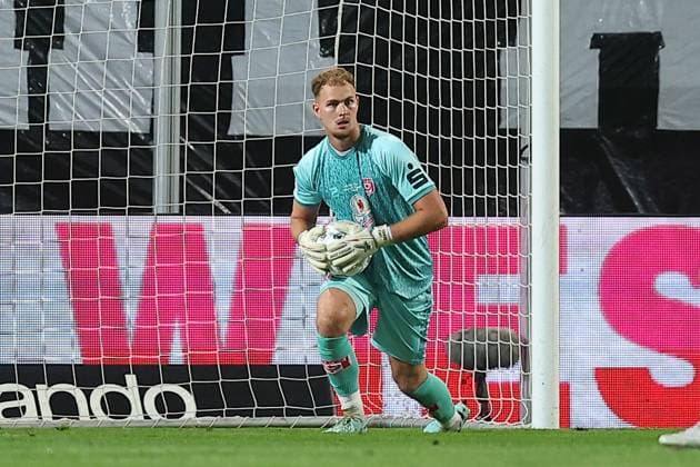 Halle - Schalke DFB Pokal Halle, 24.08.2026, Leuna-Chemie-Stadion, Fußball, Männer, Saison 2026 2027, DFB Pokal, 1. Runde , Hallescher FC - FC Schalke 04 , Im Bild: Torwart Luca Bendel ( 32, Halle) , *** Halle vs. Schalke, DFB Cup, Halle, August 24, 2026, Leuna Chemie Stadium, Soccer, Men, 2026–2027 Season, DFB Cup, First Round, Hallescher FC vs. FC Schalke 04, Pictured: Goalkeeper Luca Bendel (32), Halle,