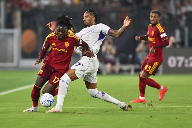 IPA87770817 - Manu Kone of A.S. Roma and Cher Ndour of A.C.F. Fiorentina are in action during Matchday 1 of the Serie A Championship between A.S. Roma and A.C.F. Fiorentina at the Olympic Stadium on August 24, 2026, in Rome, Italy.  Copyright: xDomenicoxCippitelli IPAxSportx xx 87770817