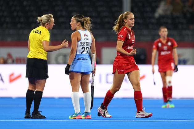 Belgium v Argentina - FIH Women s Hockey World Cup WAVRE, BELGIUM - AUGUST 24 : Referee and Player from Argentina pictured during the FIH Women s Hockey World Cup 2026 second phase group pool C match between Belgium and Argentina pictured on August 24, 2026 in Wavre, Belgium, 24-08-26 Wavre Belgium  Copyright: xXpix