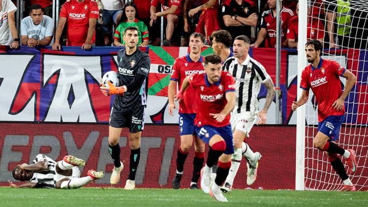 LaLiga EASports: CA Osasuna vs Levante UD Sergio Herrera of Osasuna stops the shoot during match LaLiga EA Sports between CA Osasuna and Levante UD played at El Sadar stadium in Pamplona (Spain) on Aug 24 2026 *** LaLiga EA Sports: CA Osasuna vs. Levante UD — Sergio Herrera of Osasuna blocks a shot during the LaLiga EA Sports match between CA Osasuna and Levante UD, played at El Sadar Stadium in Pamplona, Spain, on Aug. 24, 2026 Copyright: xInigoxAlzugarayx xAgenciaxLOFx