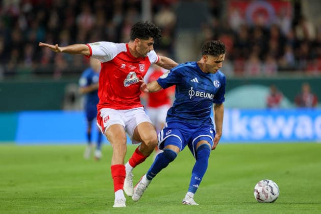 24.08.2026, xtgx, Fussball - DFB Pokal 1.Runde Hallescher FC - FC Schalke 04 emspor, v.l. Burim Halili (Halle, 5), Soufiane El Faouzi (Schalke, 23) (DFL DFB REGULATIONS PROHIBIT ANY USE OF PHOTOGRAPHS as IMAGE SEQUENCES and or QUASI-VIDEO) Halle (Saale) *** August 24, 2026, xtgx, Soccer DFB Cup 1st Round Hallescher FC vs. FC Schalke 04 emspor, from left: Burim Halili (Halle), 5, Soufiane El Faouzi, Schalke, 23. DFL and DFB regulations prohibit any use of photographs as image sequences and or quasi-video. Halle Saale